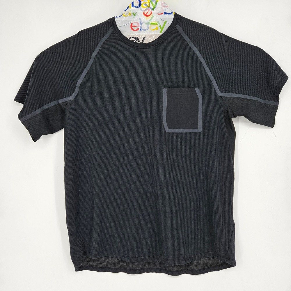 Lululemon Shirt Mens Large Performance Tee Activewear Gym Black Hiking Vent
